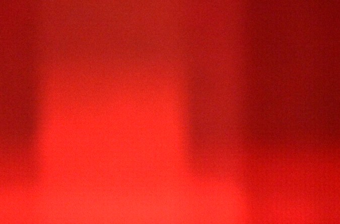 Matthew Perry posando.