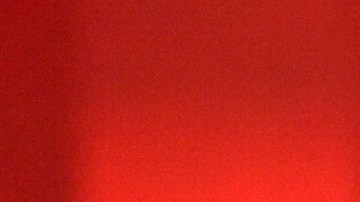 Matthew Perry posando.