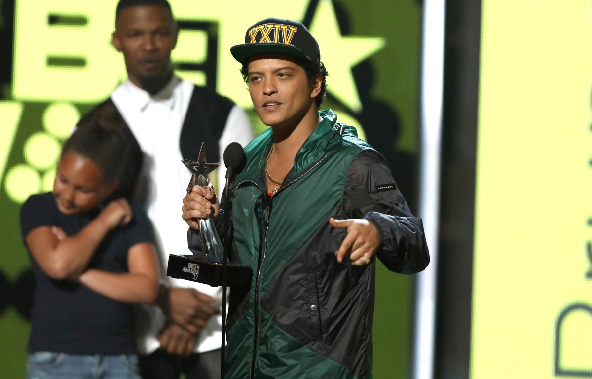 Aseguran que Bruno Mars tiene una millonaria deuda en un casino por su adicción a las apuestas