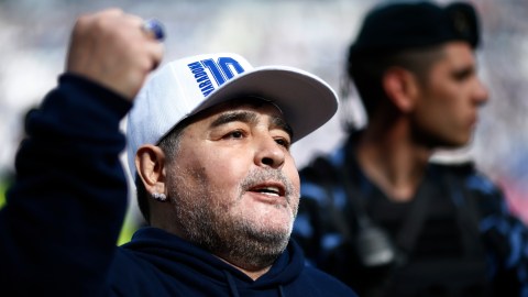 Diego Armando Maradona durante su presentación como DT de Gimnasia y Esgrima de la Plata.