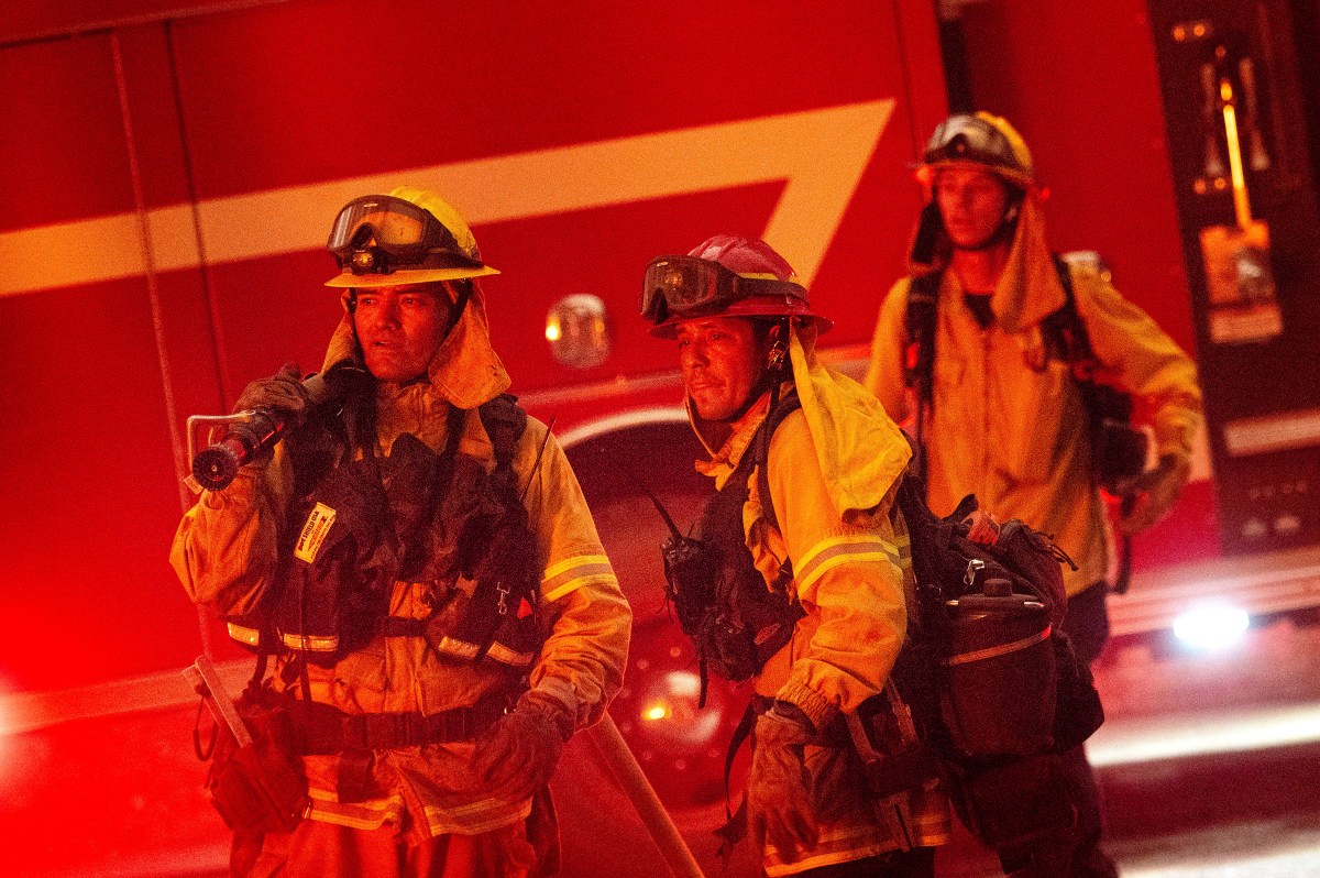 Dos hombres muertos y decenas de desplazados deja un incendio en Brooklyn