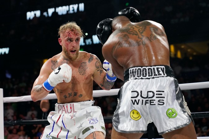 Jake Paul en su pelea ante Tyron Woodley.