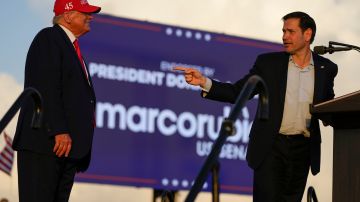 Trump y Rubio durante un mitin de campaña en 2022.