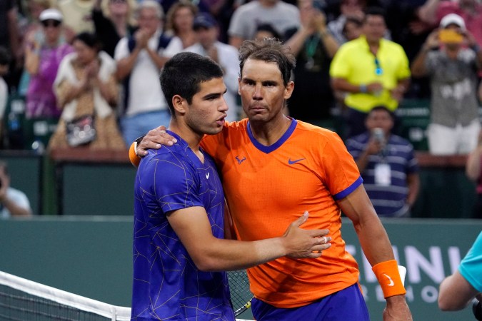 Alcaraz (L) y Nadal (R) ofrecieron un auténtico recital de tenis en Las Vegas.