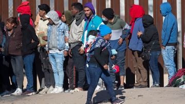 Ciudad de Estados Unidos dejará de recibir a más migrantes indocumentados: "No los aceptaremos"