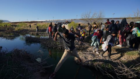 Número de detenidos en cárceles migratorias de EE.UU. sigue en aumento: casi 40,000 en custodia