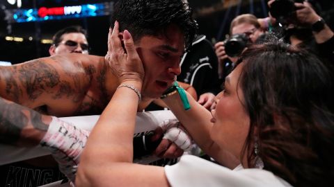 La madre del pugilista salió en defensa de Ryan y aseguró que está trabajando para vencer.