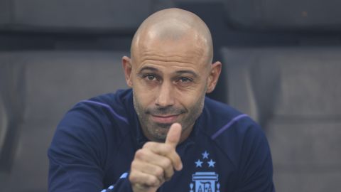 "Teníamos que hacerle esta invitación": Mascherano confirmó que dialoga con Messi para los JJ.OO.