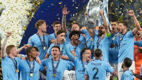 Manchester City levantando la Champions League la pasada temporada.