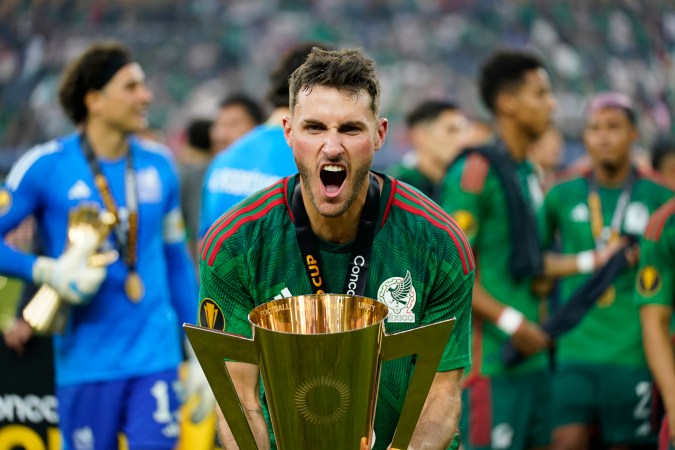 Santiago Giménez, jugador mexicano.