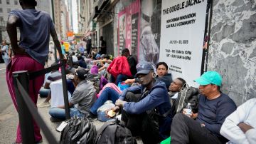 9 destinos a los que llegan los migrantes adultos que aceptan boletos gratuitos en Nueva York