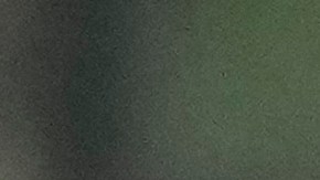 Paolo Guerrero cabecea un balón durante un encuentro de las Eliminatorias Sudamericanas al Mundial 2026 ante Brasil.