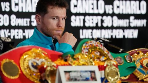 Canelo Álvarez durante la conferencia de prensa previa al combate ante Jermall Charlo.