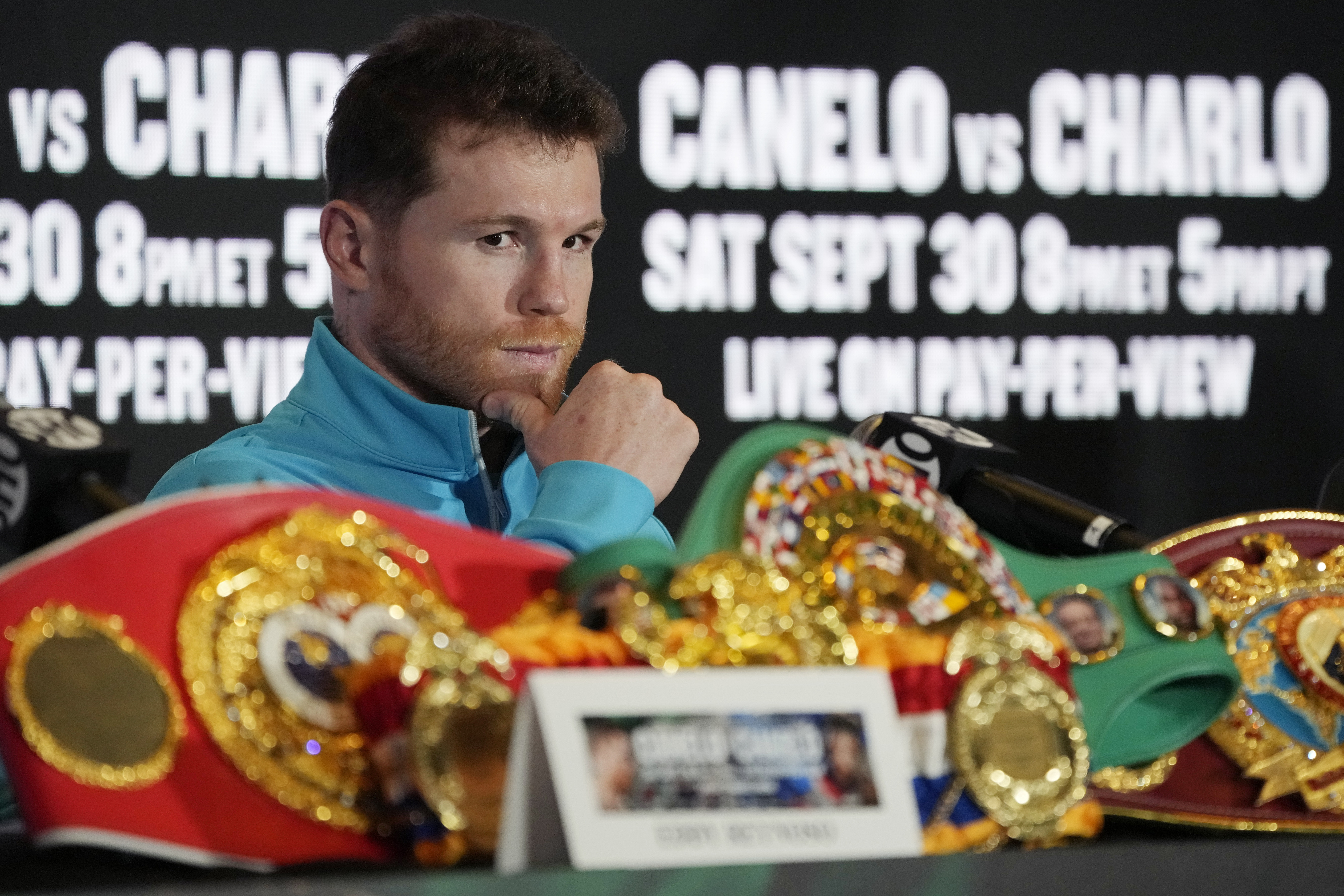 Canelo Álvarez durante la conferencia de prensa previa al combate ante Jermall Charlo.
