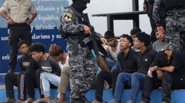 Sentenciaron a ocho años de prisión a dos adolescentes por asalto armado a canal de TV en Ecuador
