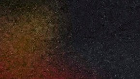 Jorge "Mágico" González (R) realiza al lado de Lionel Messi (L) el saque inicial del amistoso entre Inter Miami y El Salvador.