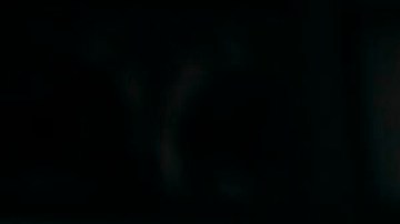 Los migrantes luchan por conseguir ropa, mientras grupos de ayuda mutua distribuyen alimentos y prendas para el clima frío.