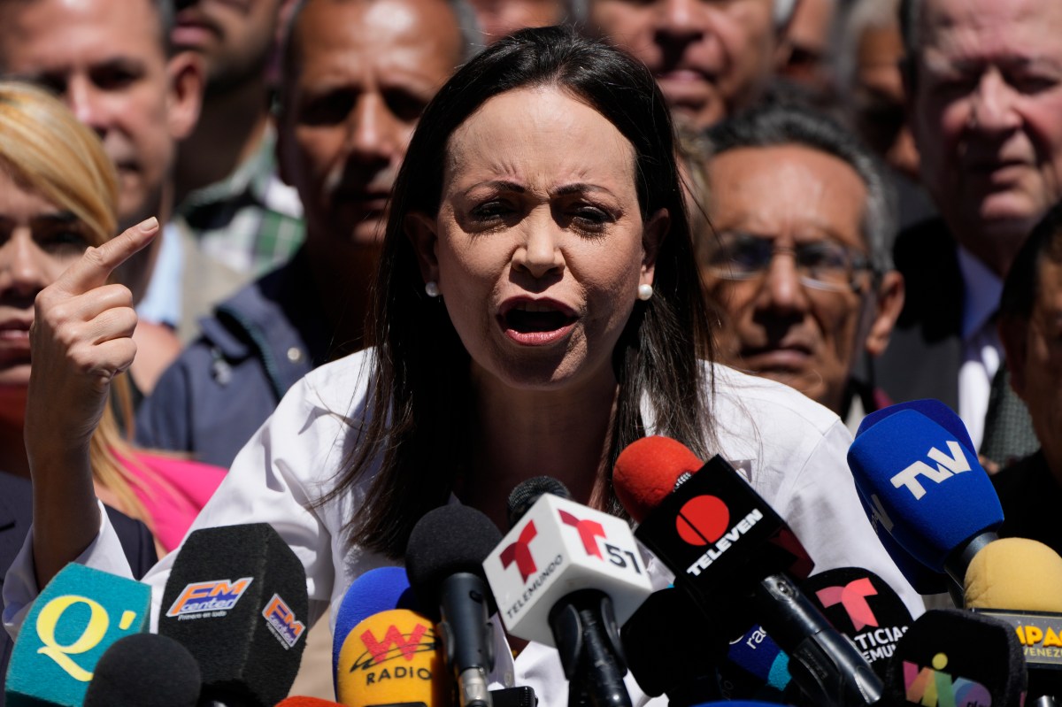 María Corina Machado denunció que Maduro trata de impedir su candidatura presidencial