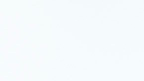 Aaron Rodgers disfruta su tiempo libre en temporada muerta jugando al gold.