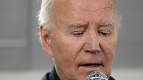 El presidente dijo que está orando por la recuperación del soldado en estado crítico.