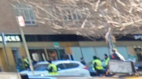 NYPD pudo llegar al sitio y establecer un perímetro de seguridad cerca del vehículo que contenía la granada.