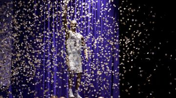 "Trabajamos para corregirlos pronto": Lakers reconoce errores ortográficos en estatua de Kobe Bryant