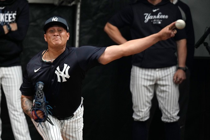 Para Víctor González será un sueño lanzar con Yankees en su país natal.