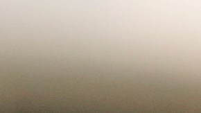 Suárez (L) y Messi (R) durante su llegada al Chase Stadium de Florida.