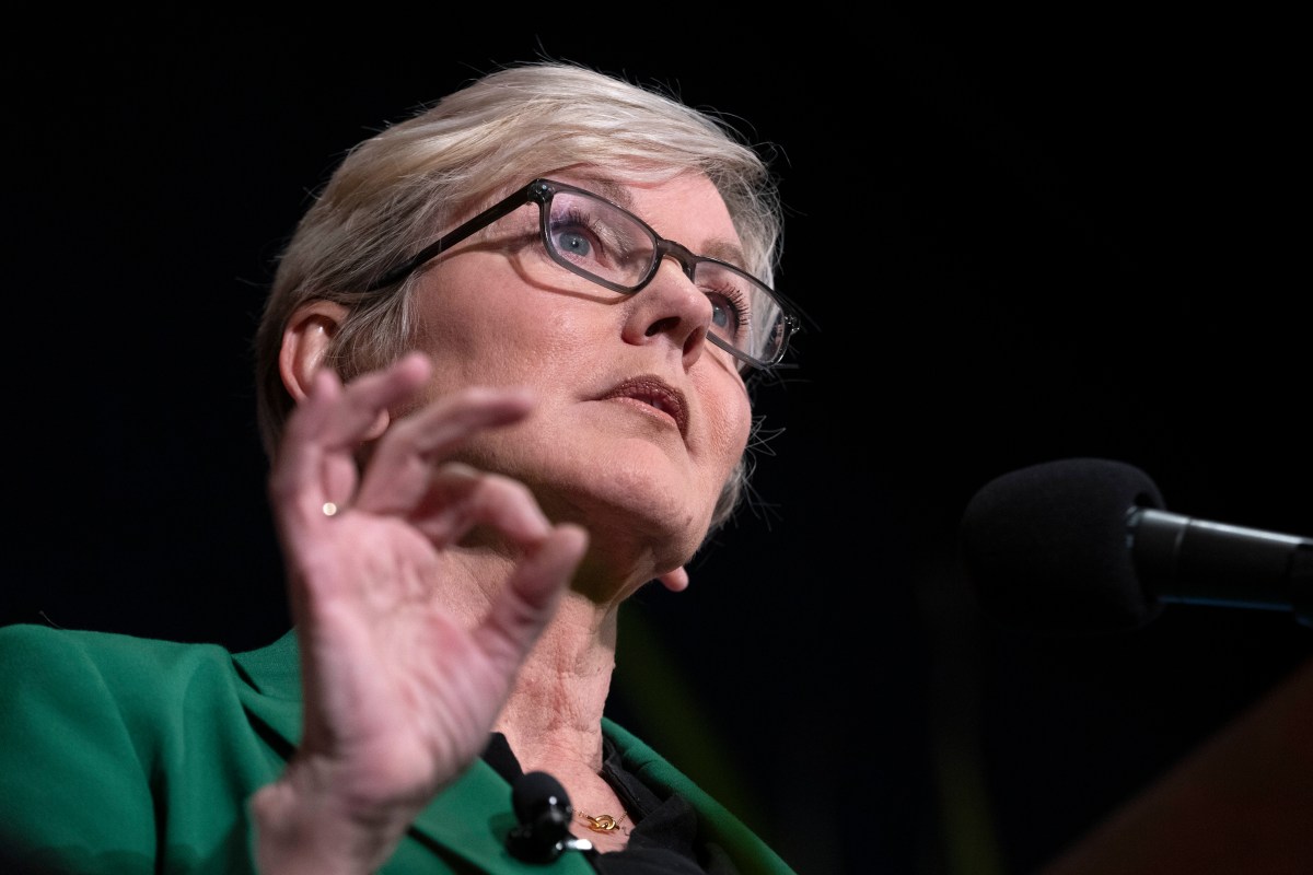 Puerto Rico: Jennifer Granholm examina posible aumento de hasta 80 % en tarifa eléctrica como resultado de transición a energía renovable