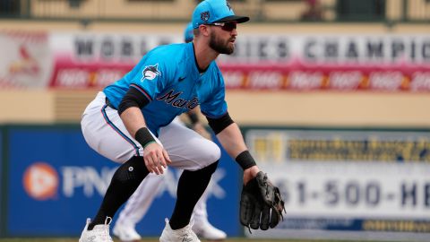 Jon Berti durante el Spring Training 2024 con Miami Marlins.