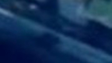 Fuerzas Armadas de Filipinas, el buque de reabastecimiento filipino, a la derecha, es alcanzado por cañones de agua de la guardia costera china, causando heridas a varios miembros de la tripulación.