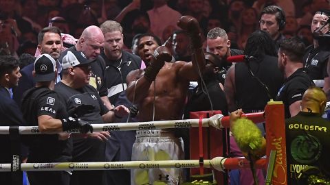 Anthony Joshua propinó espectacular nocaut fulminante en el segundo round a Francis Ngannou [Video]