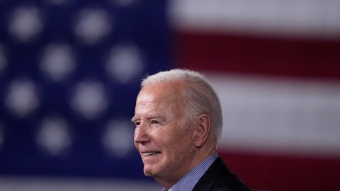 Joe Biden ahora lamenta haber usado la palabra "ilegal" para describir a un migrante indocumentado