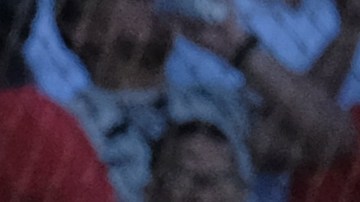 Peloteros de Boston Red Sox felicitan a Bobby Dalbec luego de su Grand Slam ante Tampa Bay Rays.