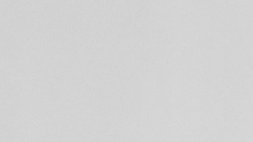 Liza Koshy se mostró sonriente y mantuvo la elegancia en todo momento de su percance