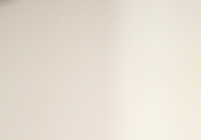 Ramy Youssef usó el pin rojo.