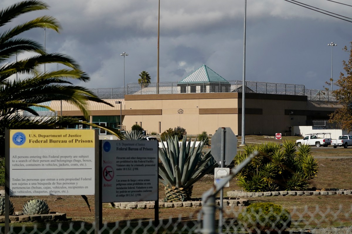 Exfuncionario penitenciario de California es sentenciado a seis años tras abusar sexualmente de reclusas