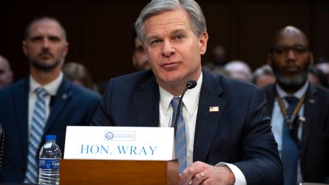 Wray durante la audiencia del Senado el lunes.