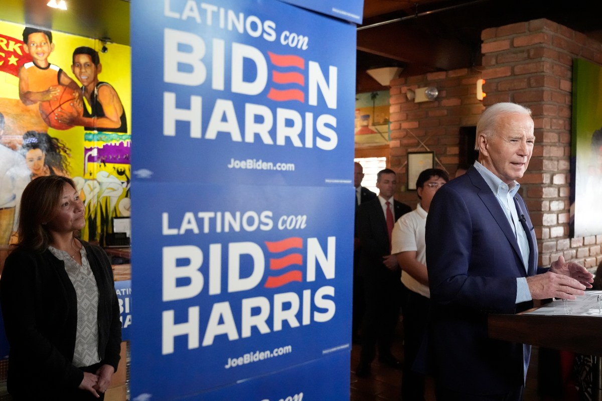 La campaña de Biden define a Trump como “débil, confundido y cansado”