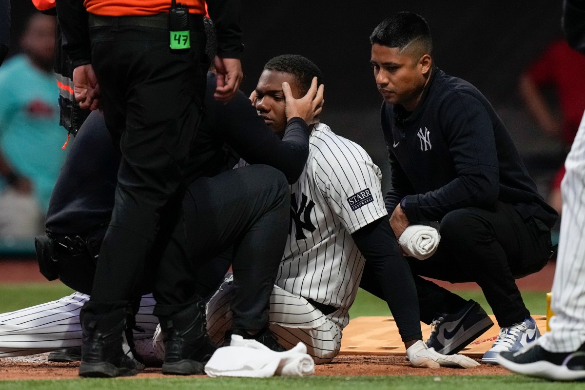 Dominicano Óscar González sufrió terrible pelotazo en el rostro durante el Yankees vs. Diablos Rojos