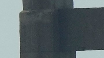 El jefe de la policía estatal, Roland Butler, detalló que los cuerpos fueron encontrados dentro de una camioneta roja bajo el agua.