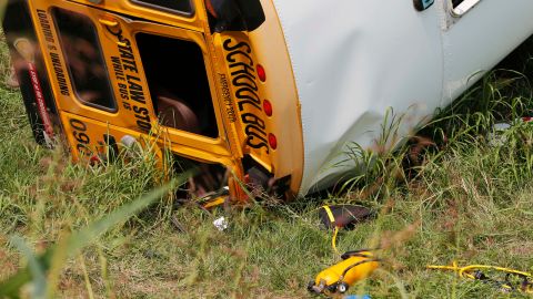 El sheriff, Bill Redshaw, explicó que al momento del accidente, el autobús transportaba a los menores a la escuela.