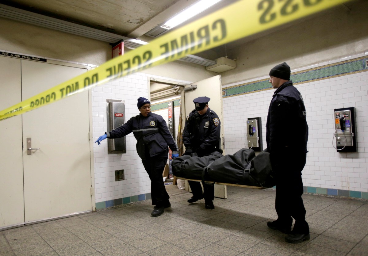 Exentrenador de voleibol acusado de violar a adolescente se quitó la vida arrojándose a las vías del metro en Long Island