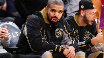 Drake durante un encuentro entre Toronto Raptors y Los Angeles Lakers en la NBA.