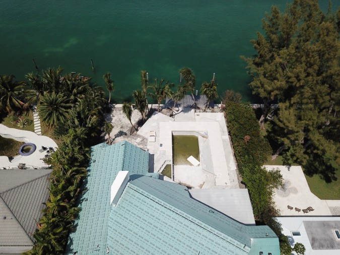 No se sabe cuál es la extensión de la casa principal.