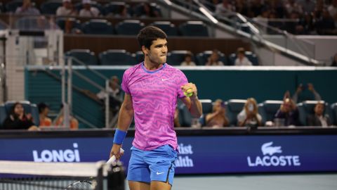 Carlos Alcaraz sigue intratable y avanza a los cuartos de final del Abierto de Miami tras derrotar a Lorenzo Musetti