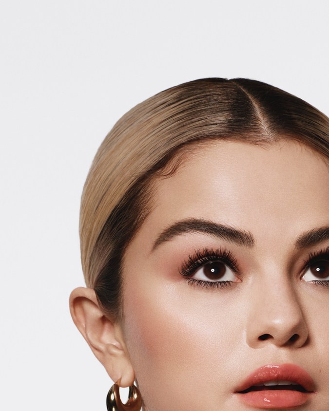 Selena Gómez posando.