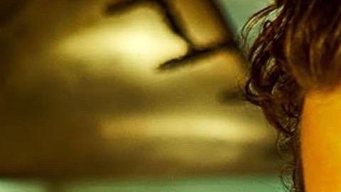 Jeremy Allen White posando.