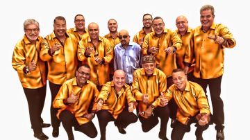 La Sonora Ponceña se formó en 1954 en Ponce, Puerto Rico, de la mano de Enrique “Quique” Lucca, quien nombró a la banda en honor a la banda cubana Sonora Matancera,