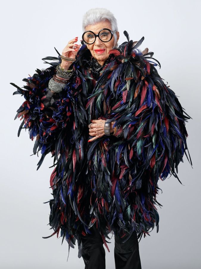 Iris Apfel posando.